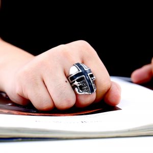 Bague Tete de Mort Croix Chretienne